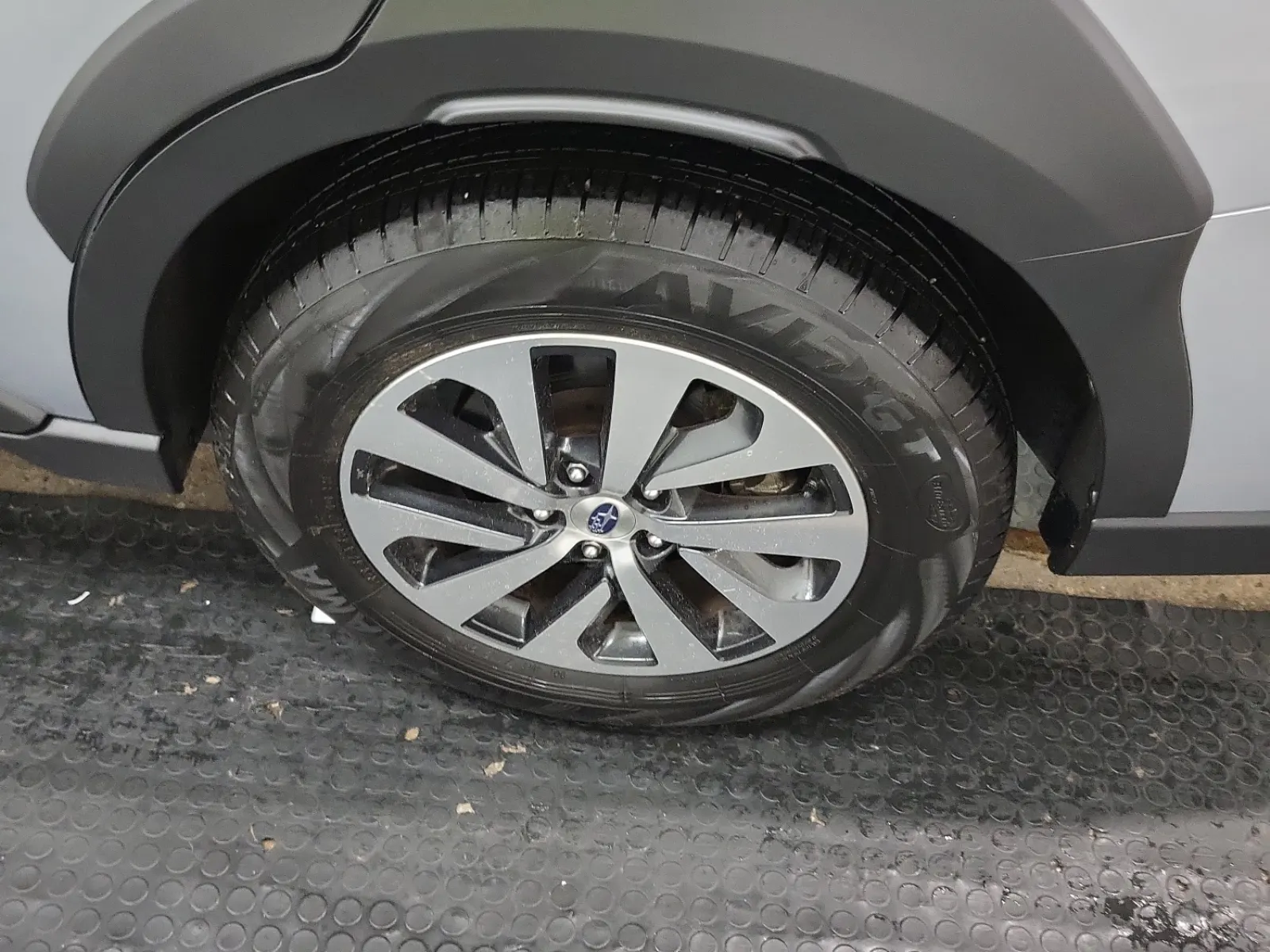 Left Rear Wheel/Tire Photo