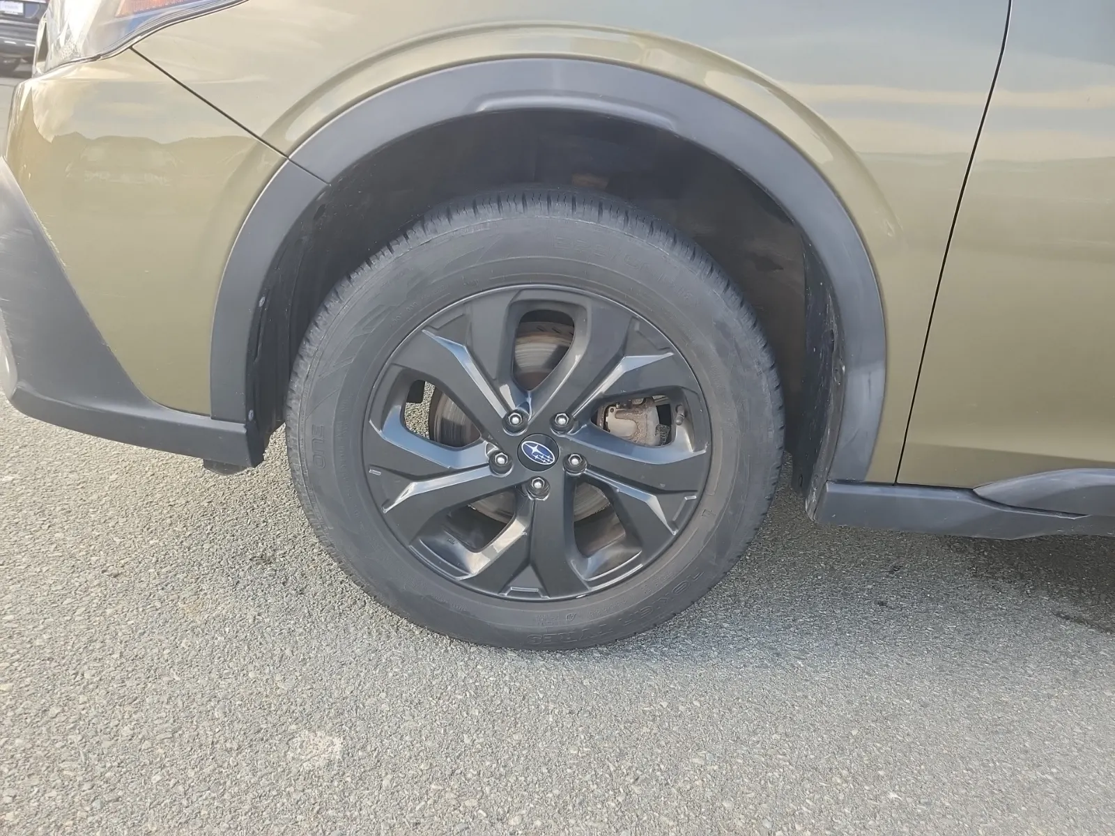 Front driver wheel/tire photo