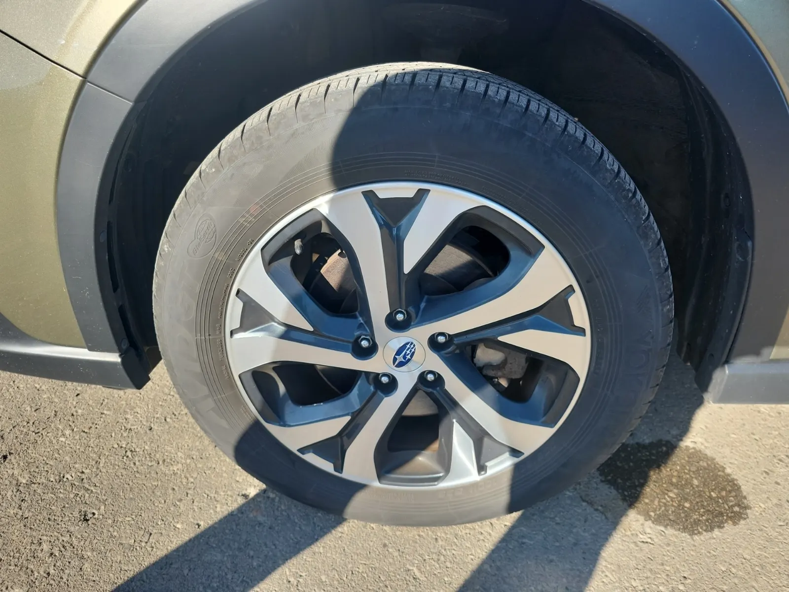Front driver wheel/tire photo