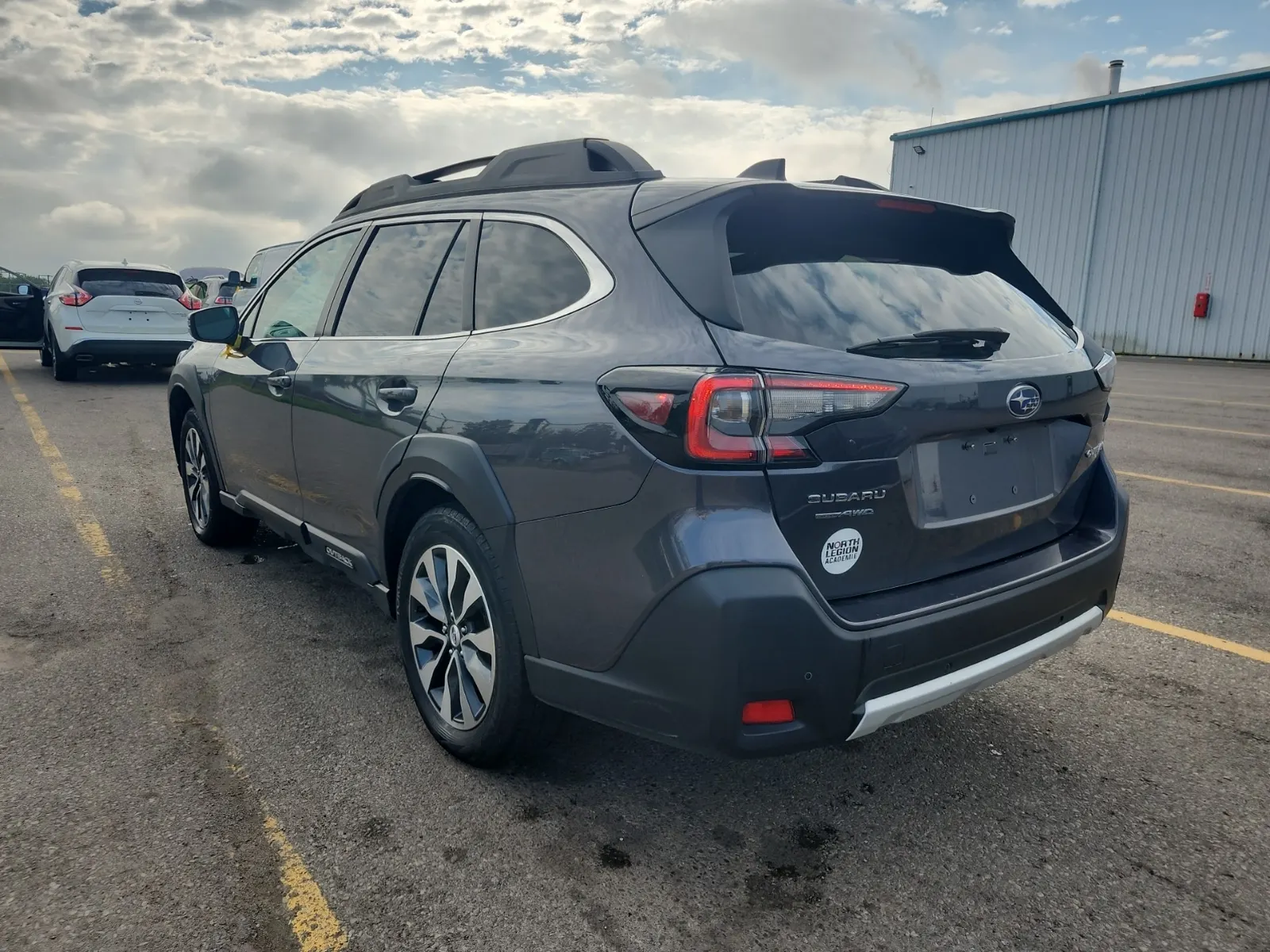 Driver Rear 3/4 Photo