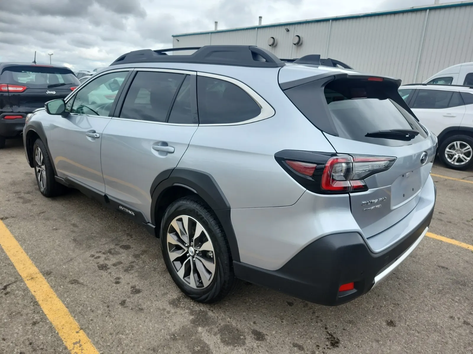 Driver Rear 3/4 Photo