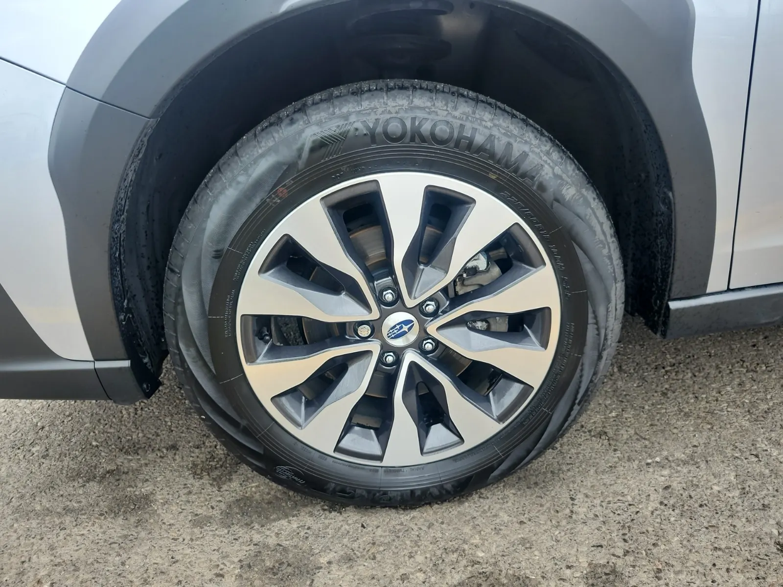 Front driver wheel/tire photo