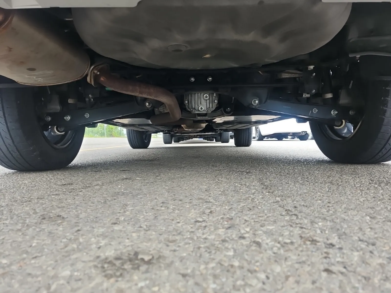 Undercarriage - Rear Photo