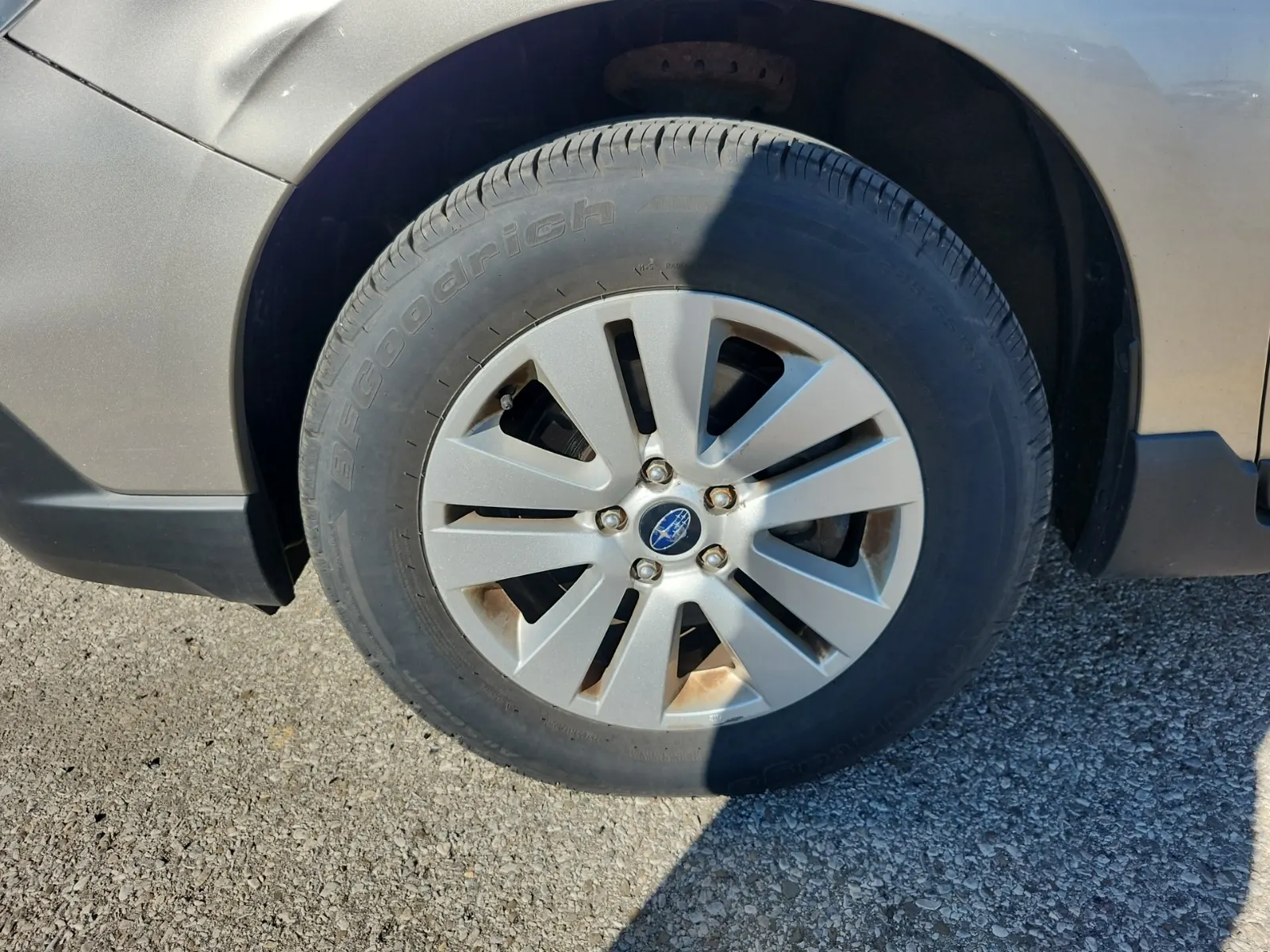 Front driver wheel/tire photo