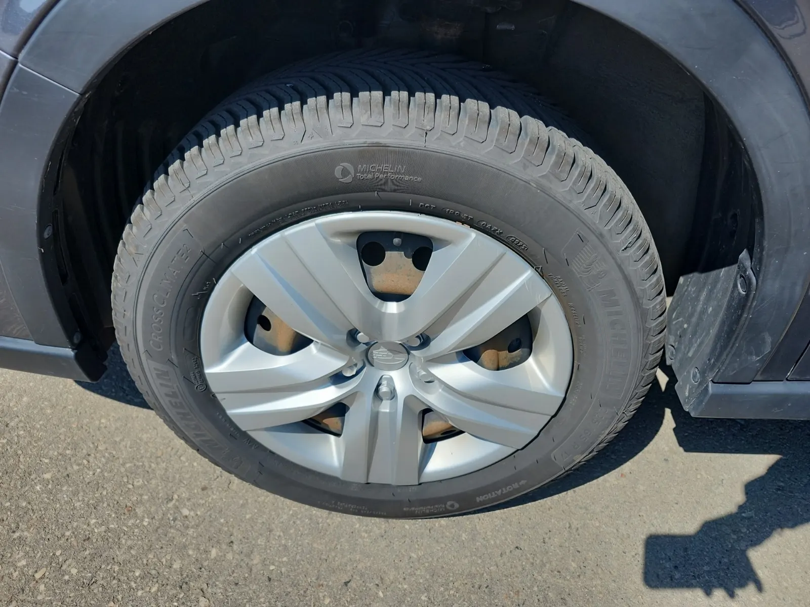Front driver wheel/tire photo