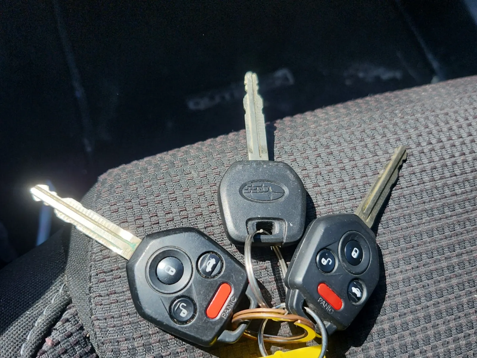 Keys/Fobs/Manual Photo