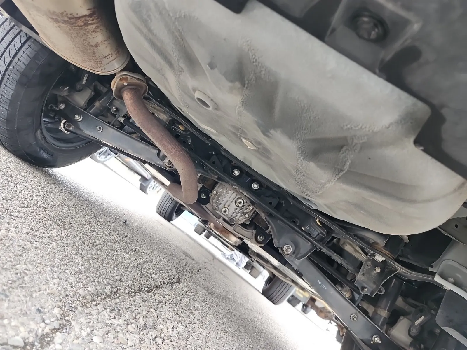 Undercarriage - Rear Photo