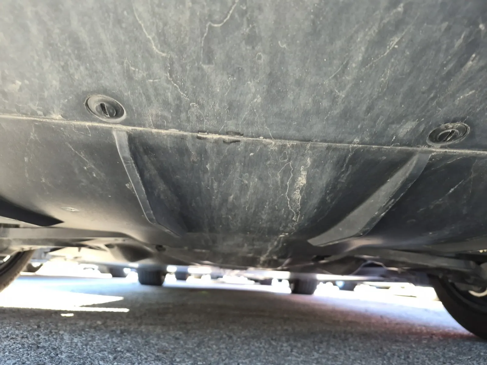 Undercarriage - Rear Photo