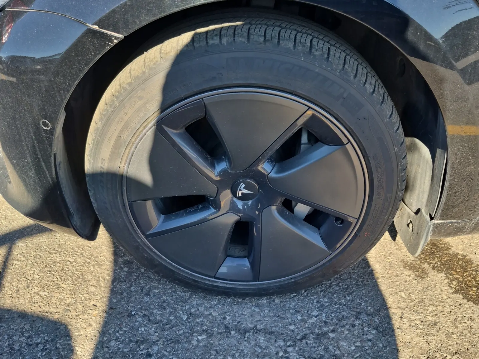 Front driver wheel/tire photo