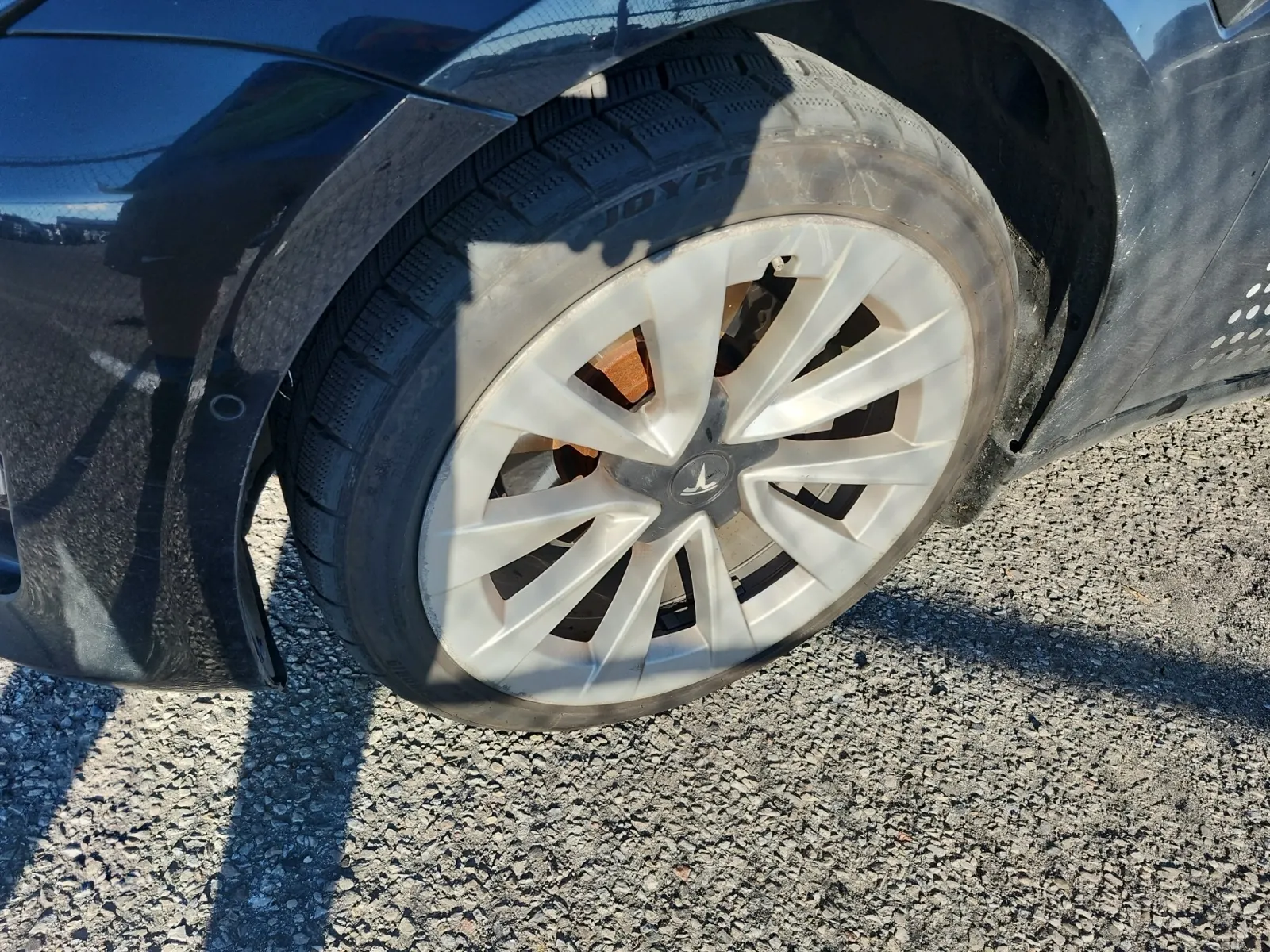 Front driver wheel/tire photo