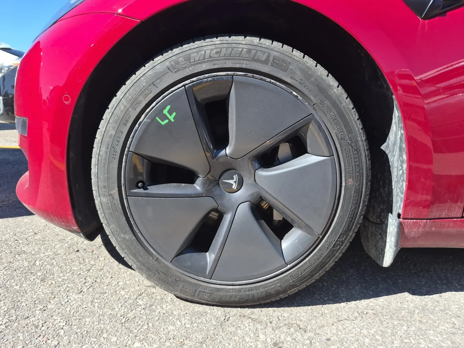 Front driver wheel/tire photo