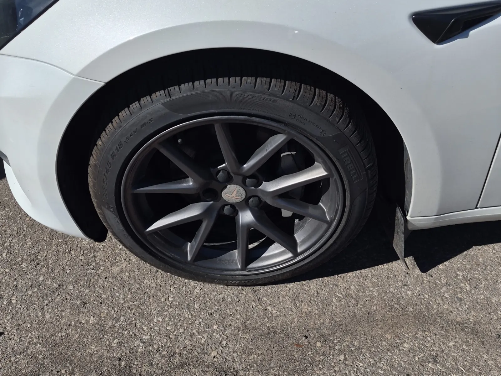 Front driver wheel/tire photo