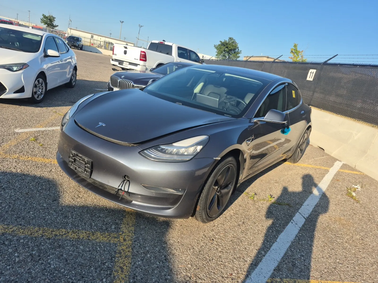 Front driver 3/4 photo