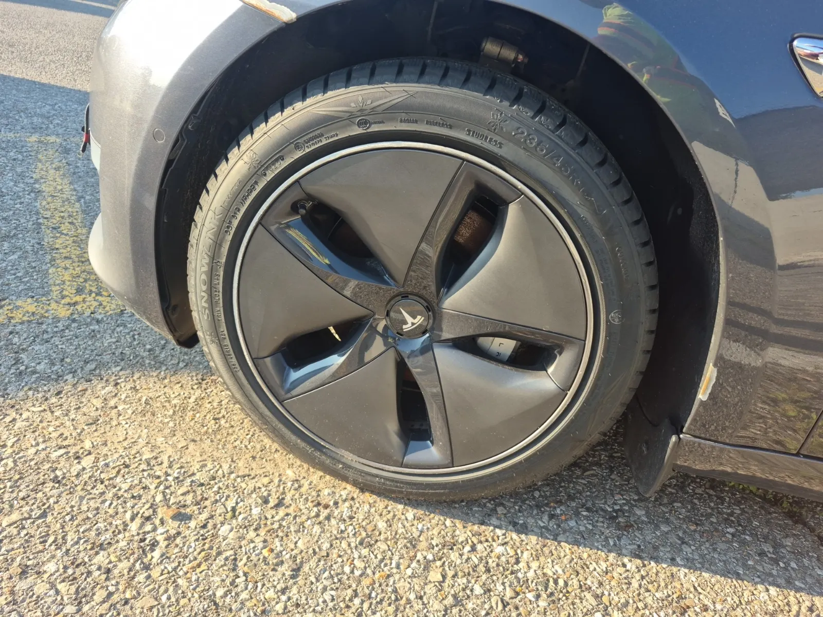 Front driver wheel/tire photo