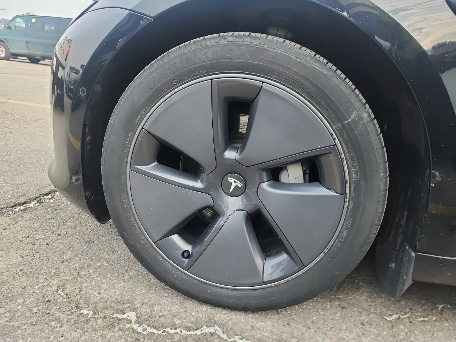 Front driver wheel/tire photo