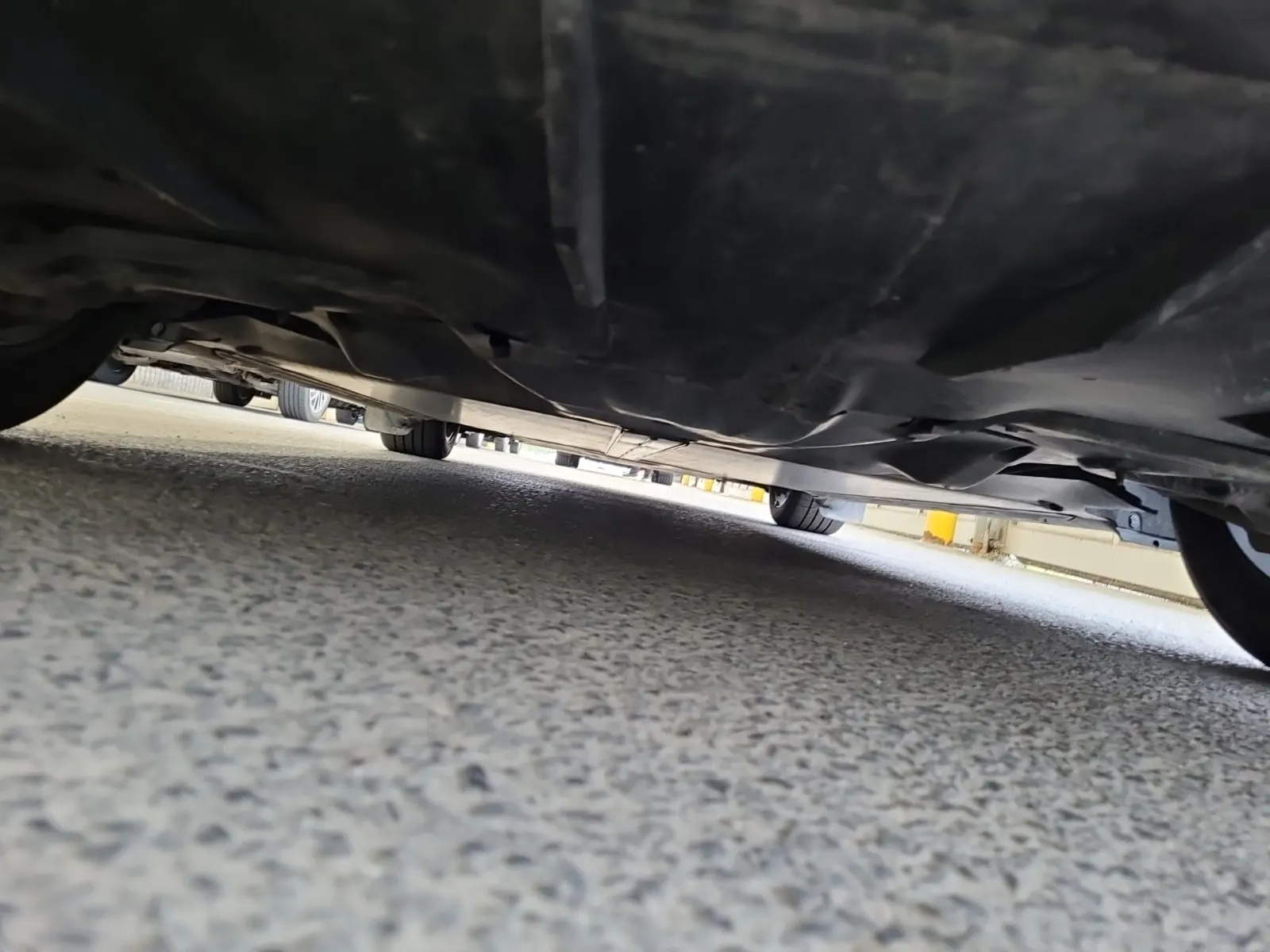 Undercarriage - Rear Photo