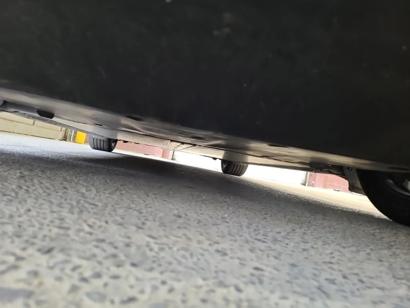 Undercarriage - Front Photo