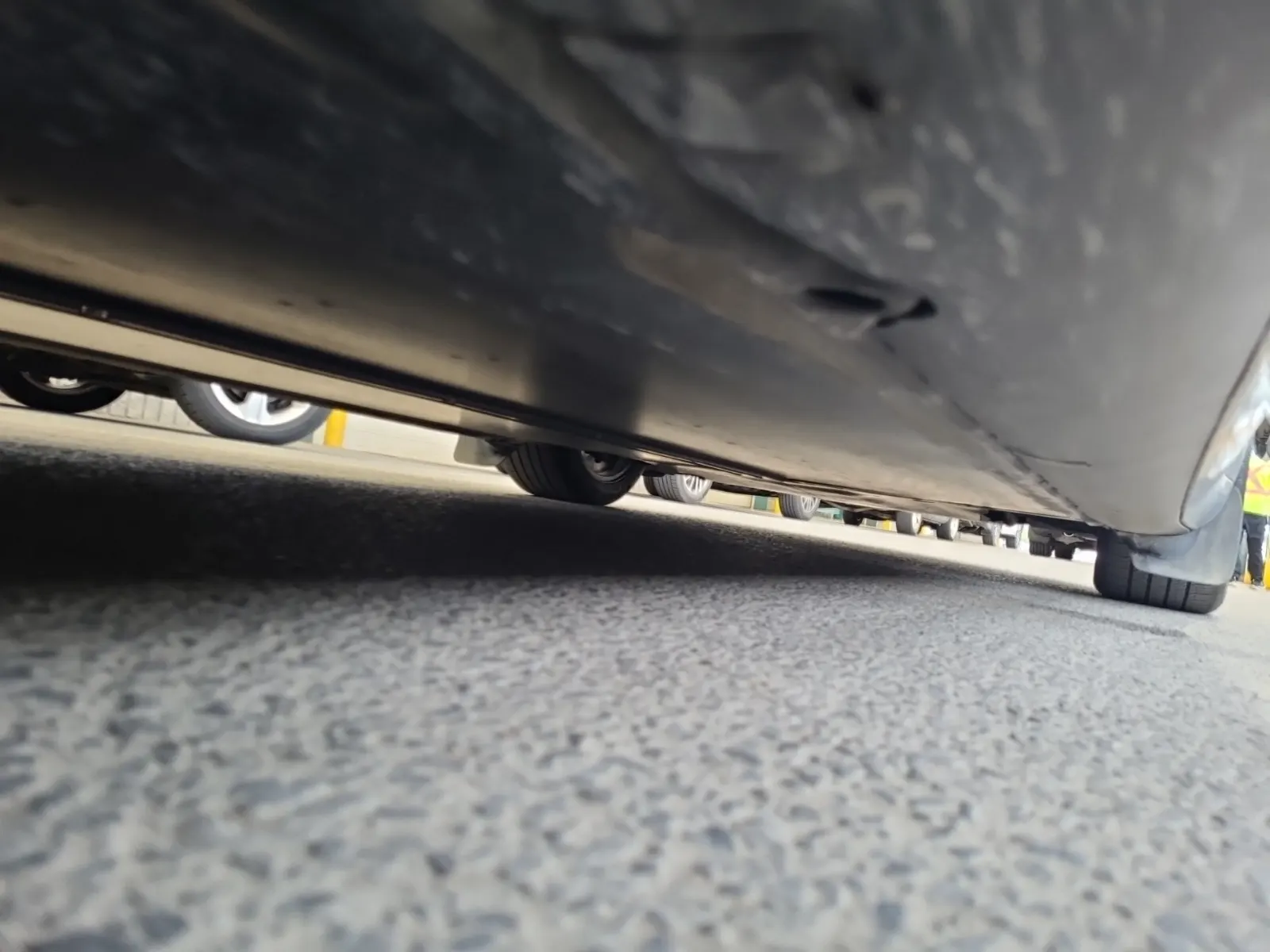 Undercarriage - Passenger Photo