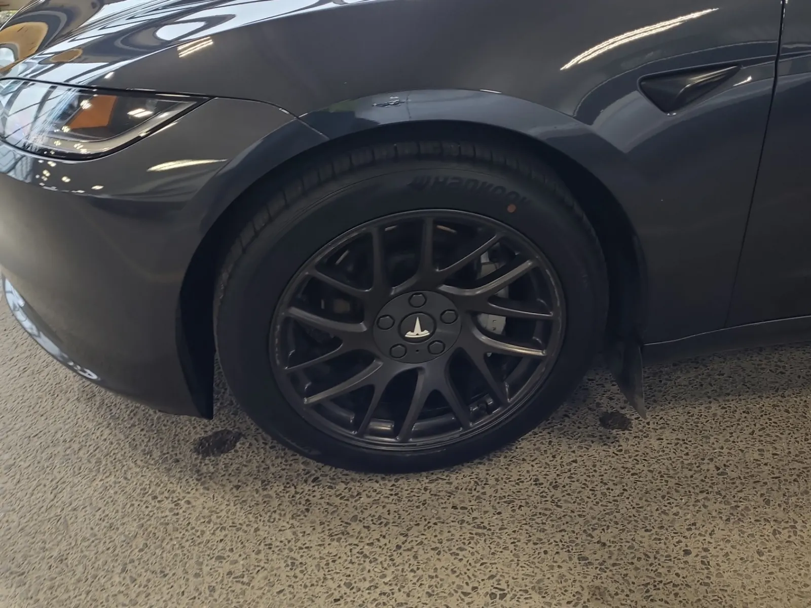 Front driver wheel/tire photo