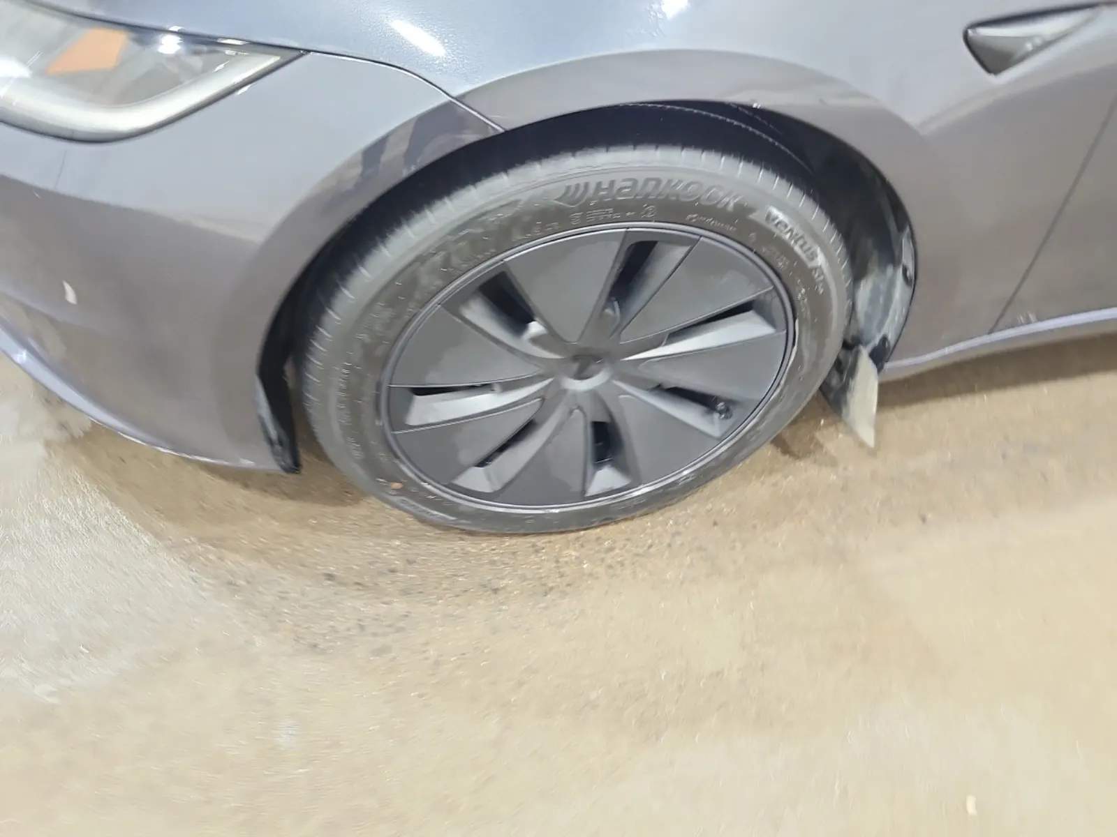 Front driver wheel/tire photo