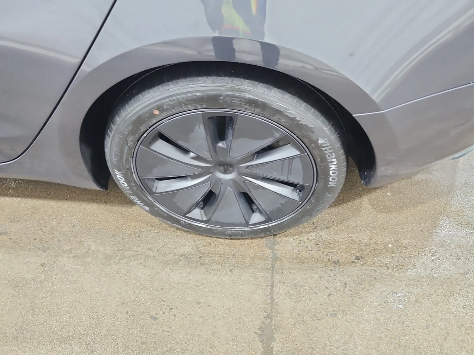 Left Rear Wheel/Tire Photo