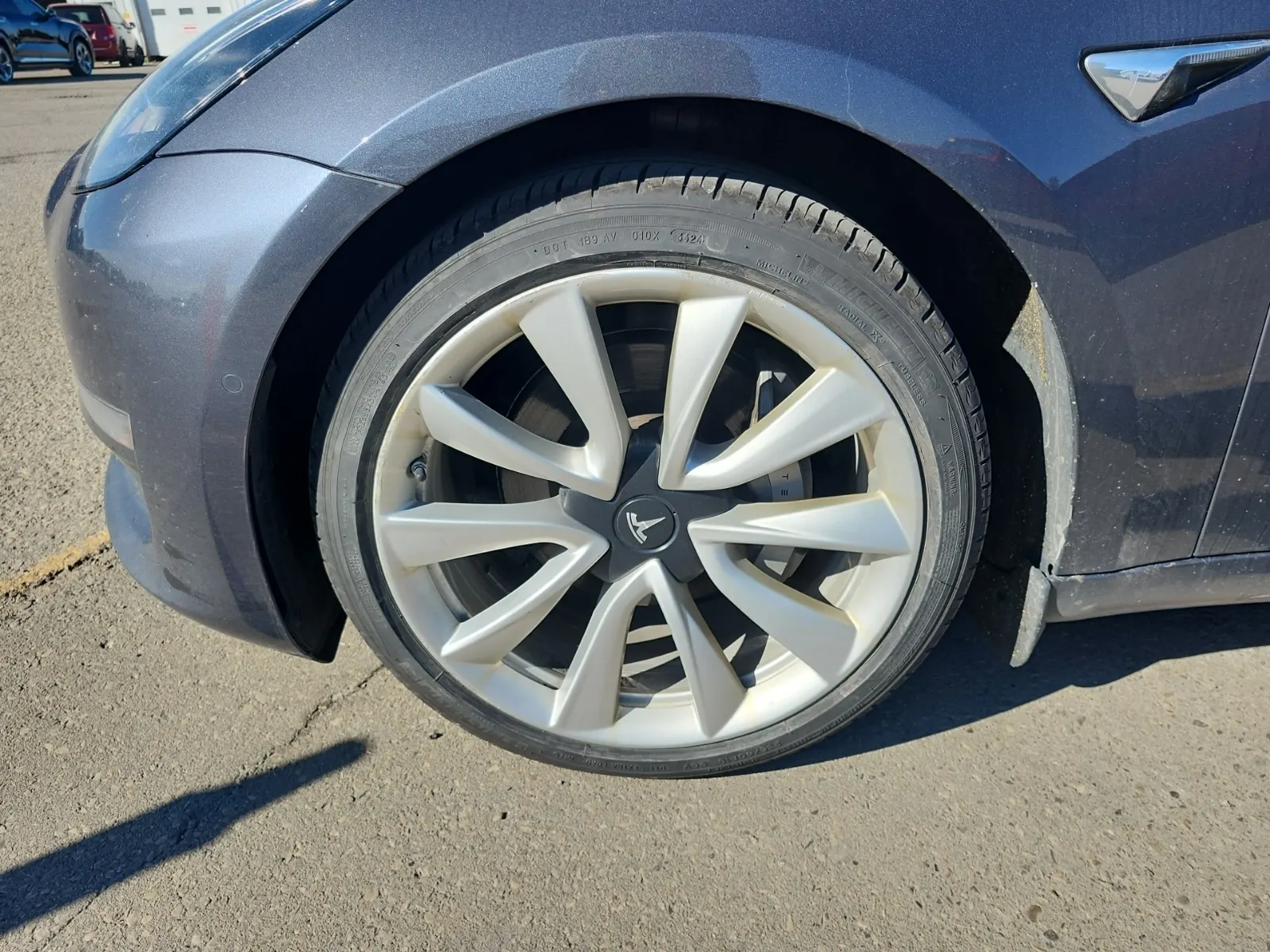 Front driver wheel/tire photo