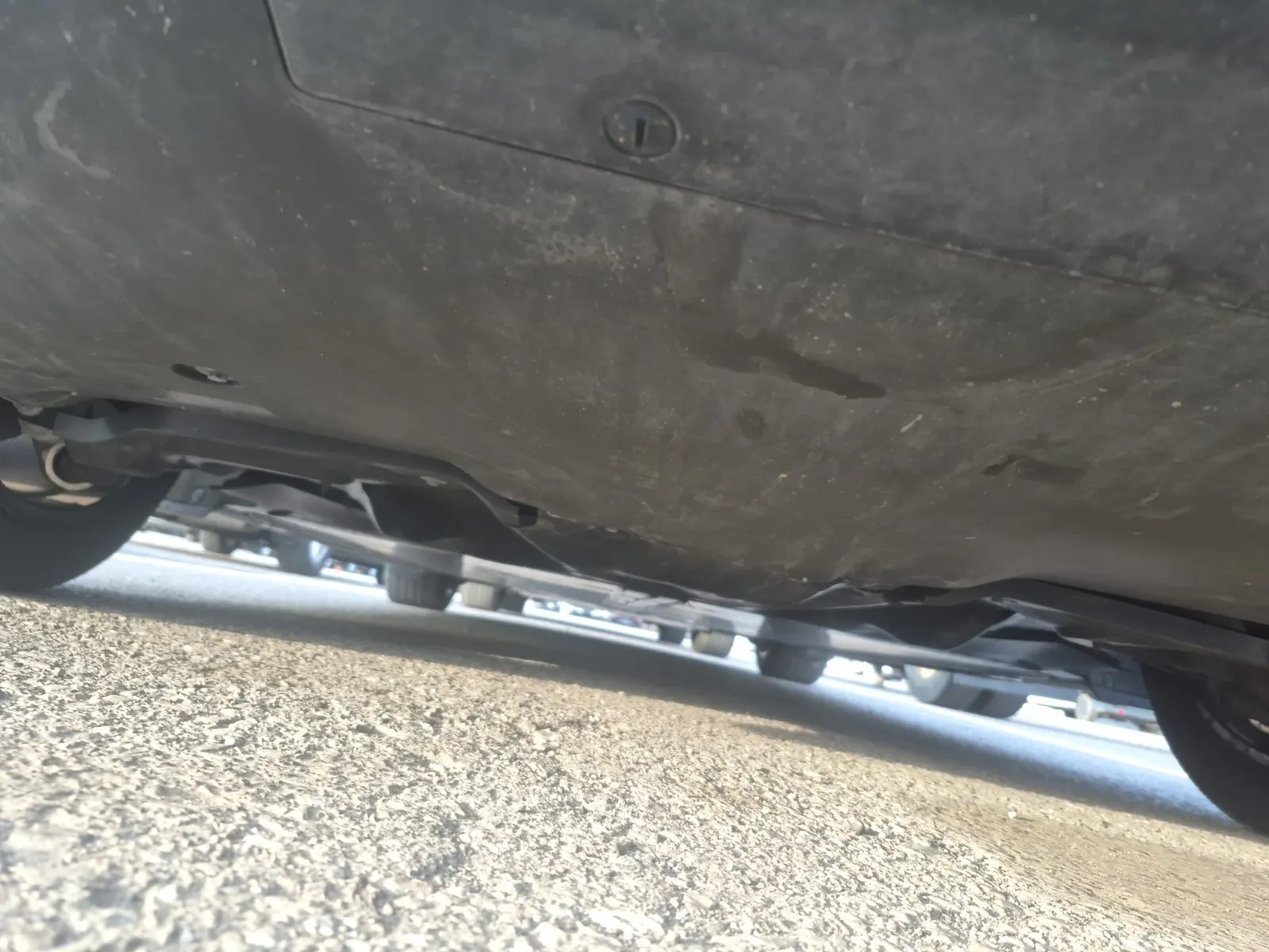 Undercarriage - Rear Photo