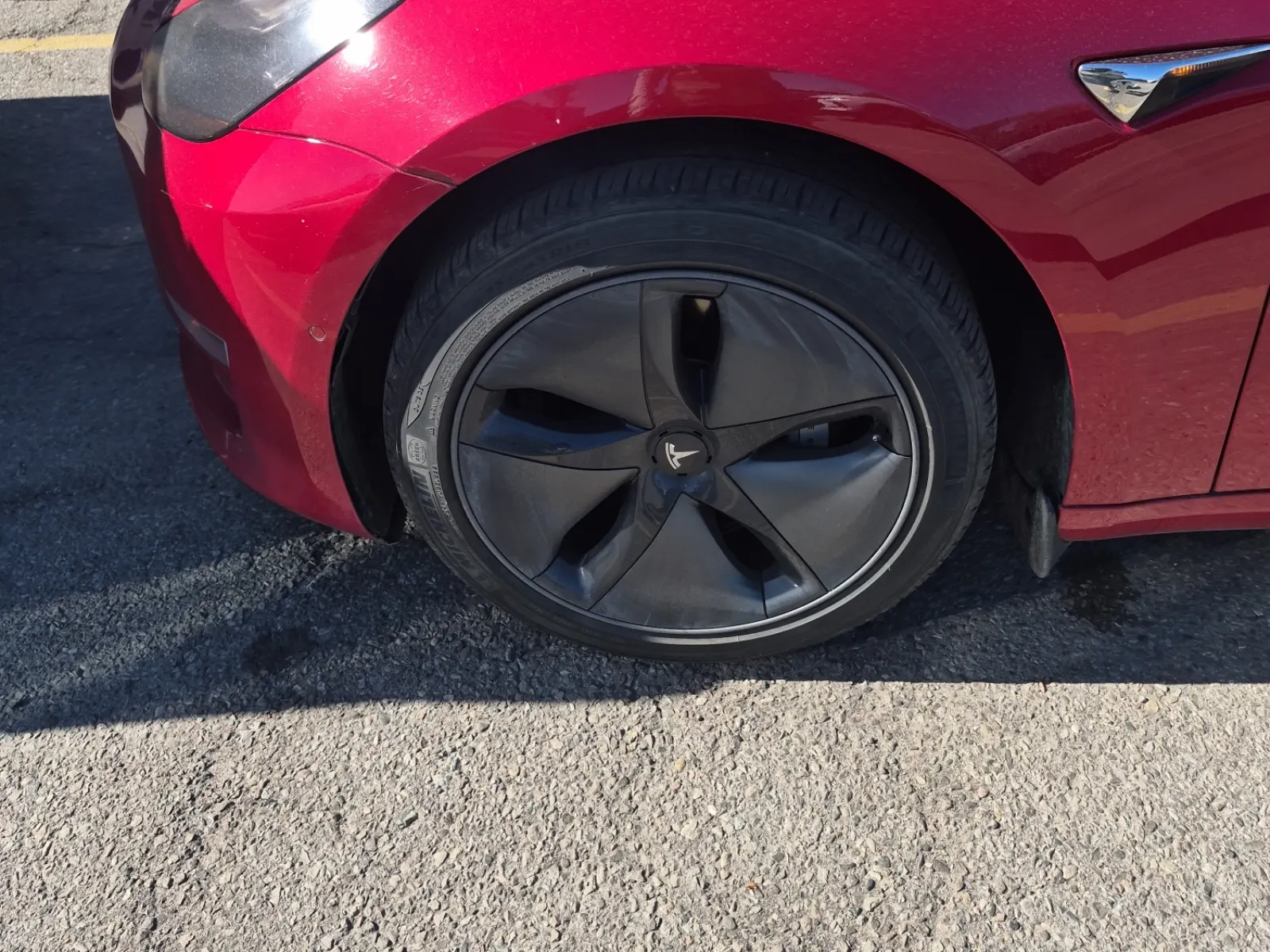 Front driver wheel/tire photo