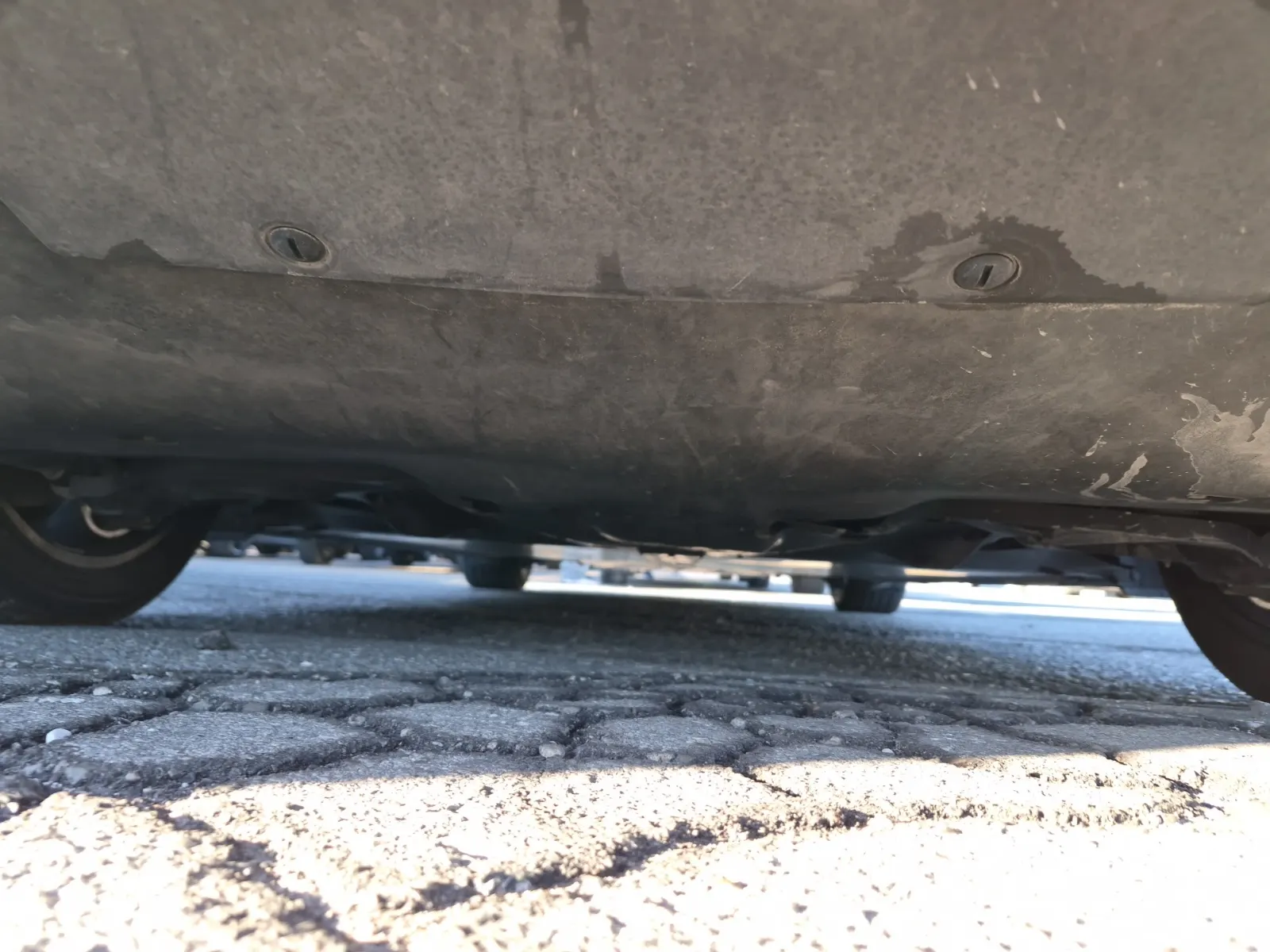 Undercarriage - Rear Photo