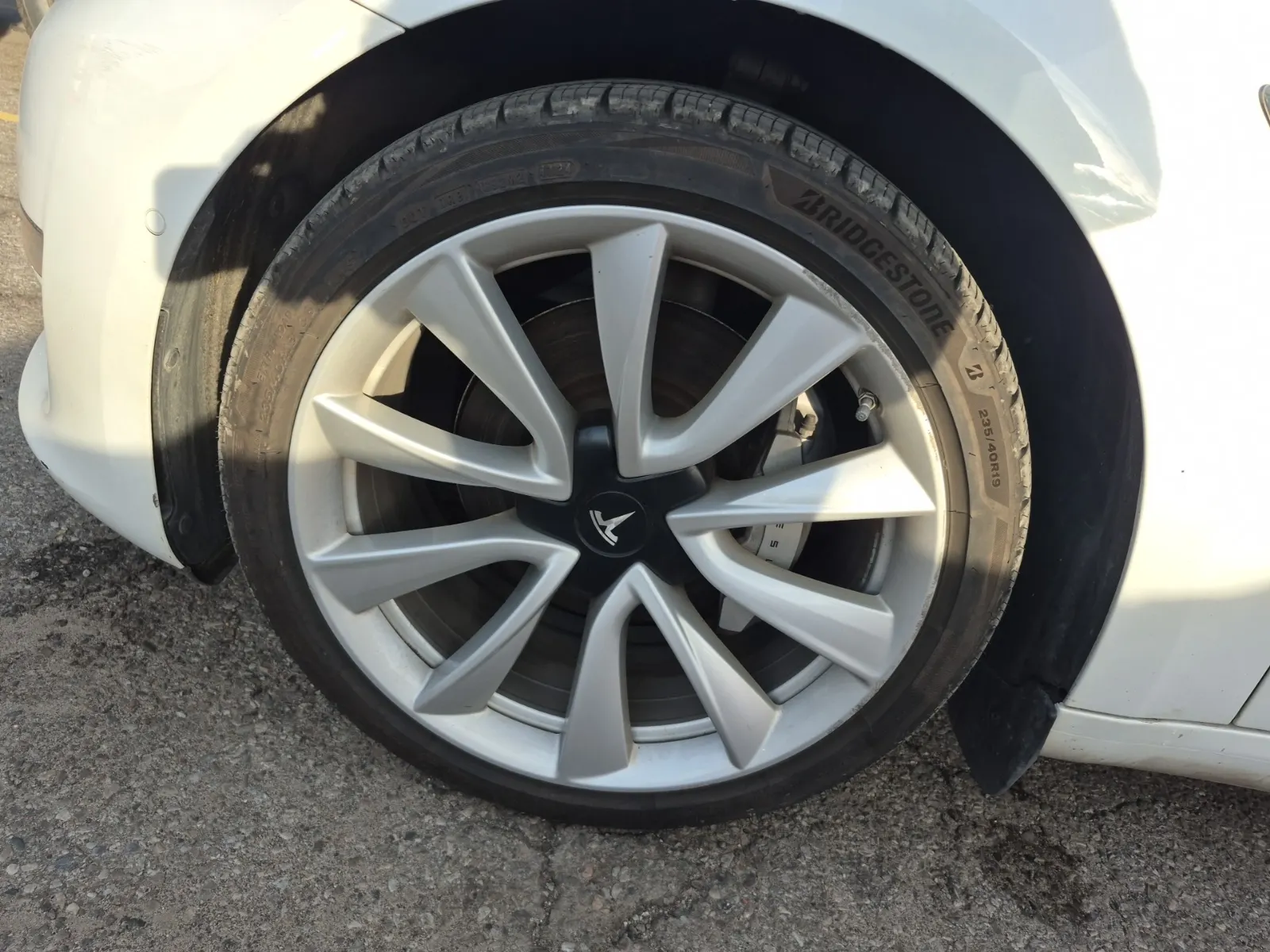Front driver wheel/tire photo