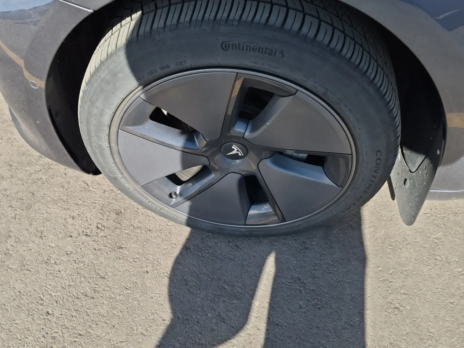 Front driver wheel/tire photo