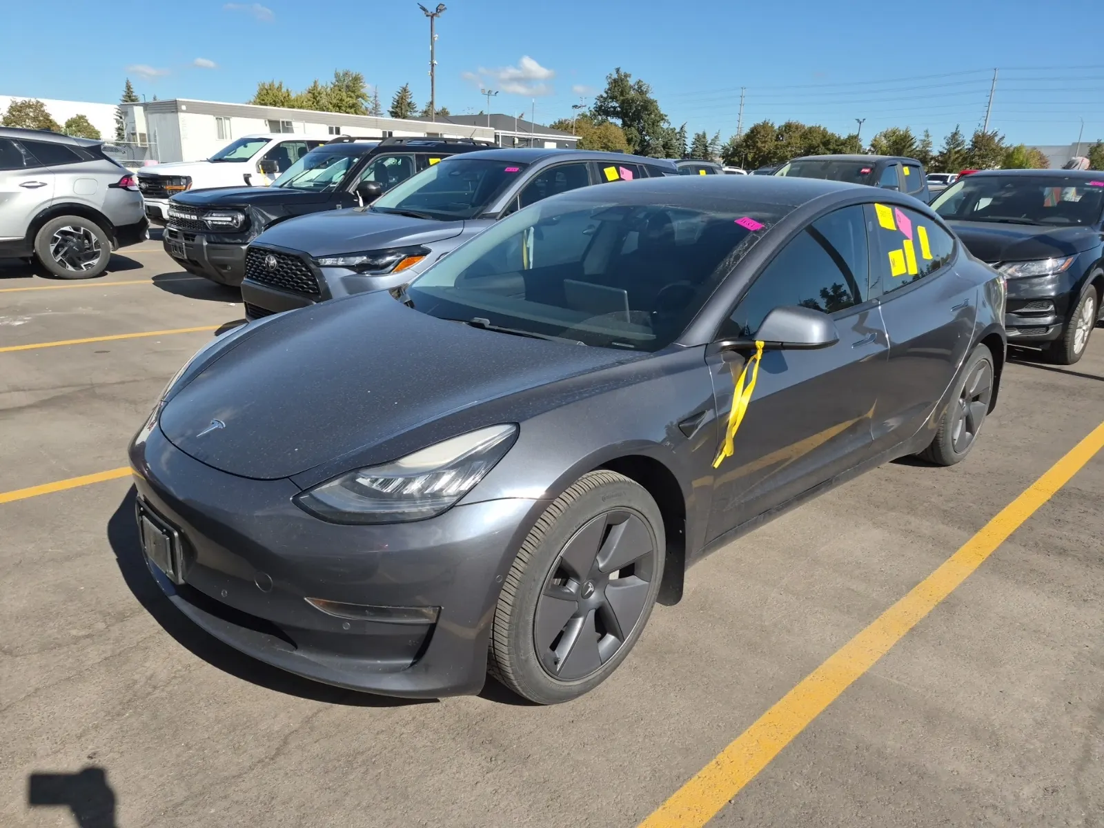 Front driver 3/4 photo