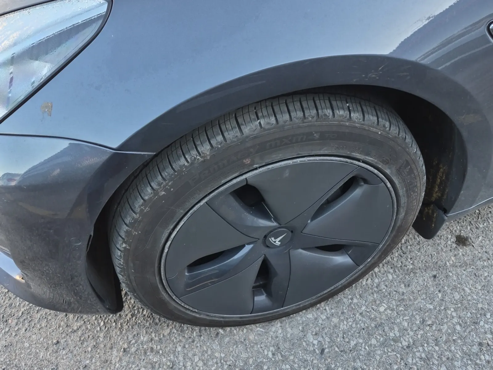 Front driver wheel/tire photo