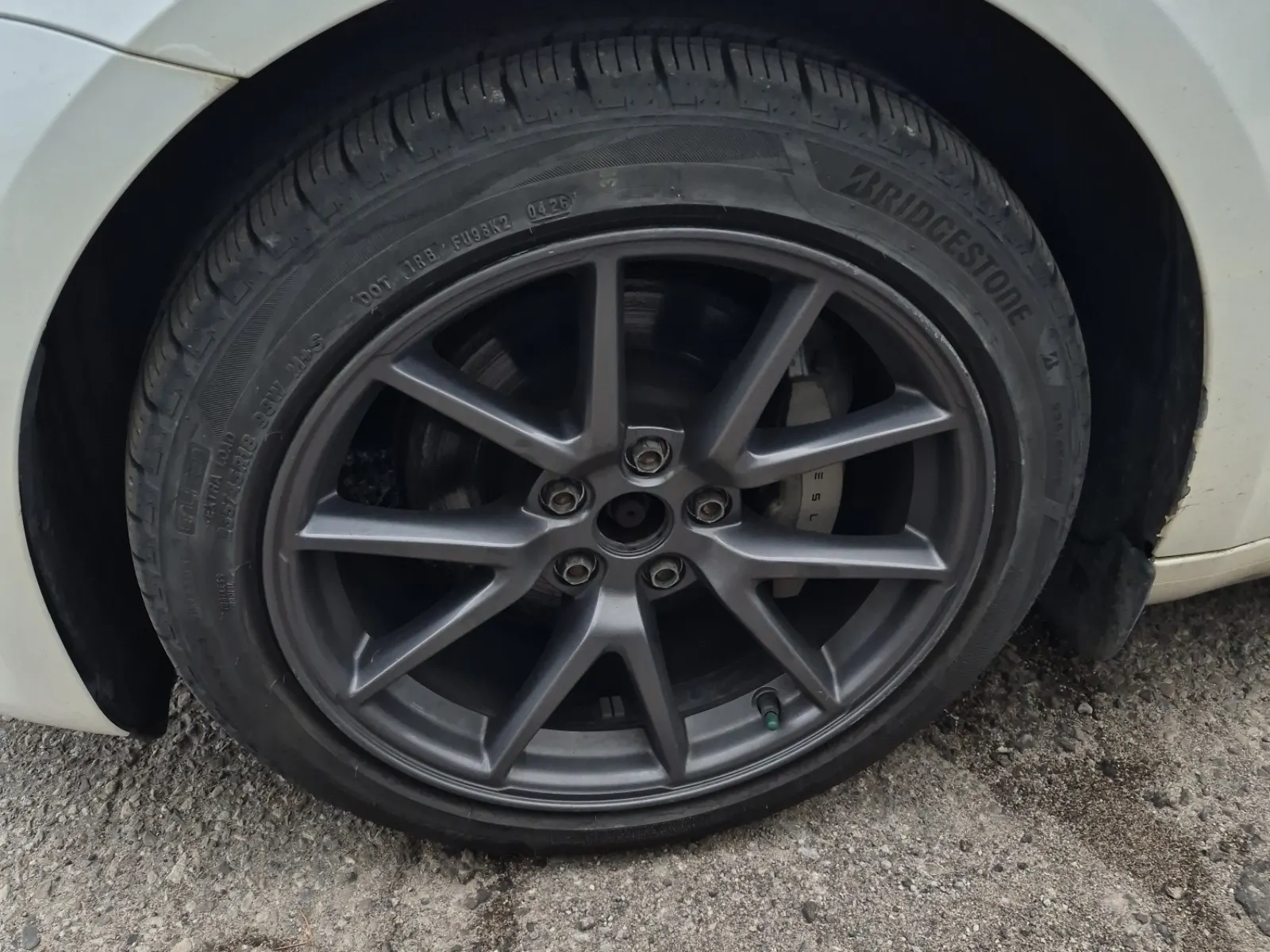 Front driver wheel/tire photo