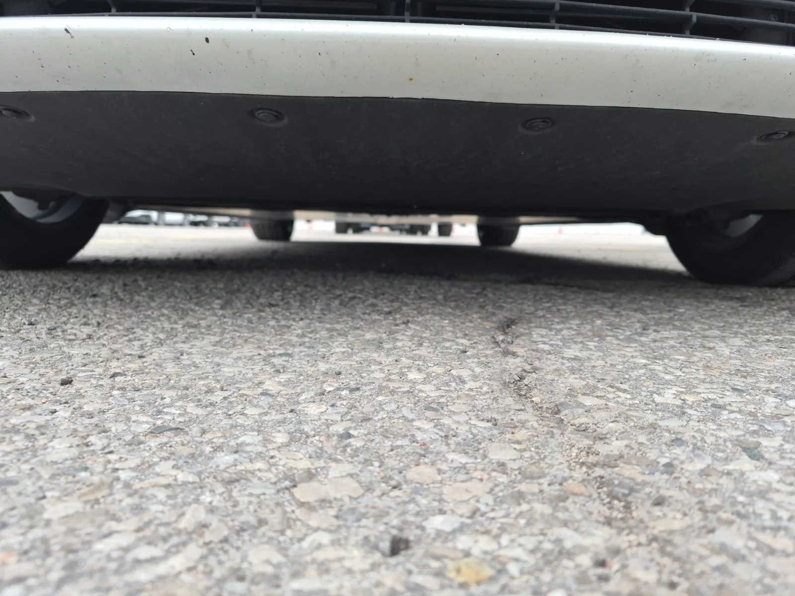 Undercarriage - Front Photo