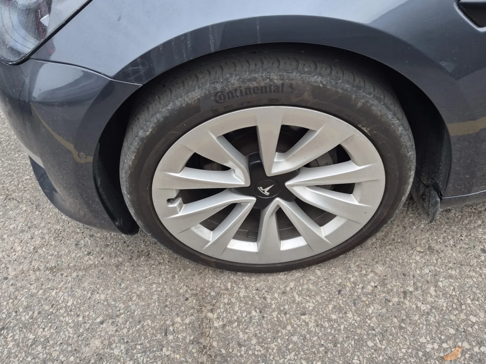 Front driver wheel/tire photo