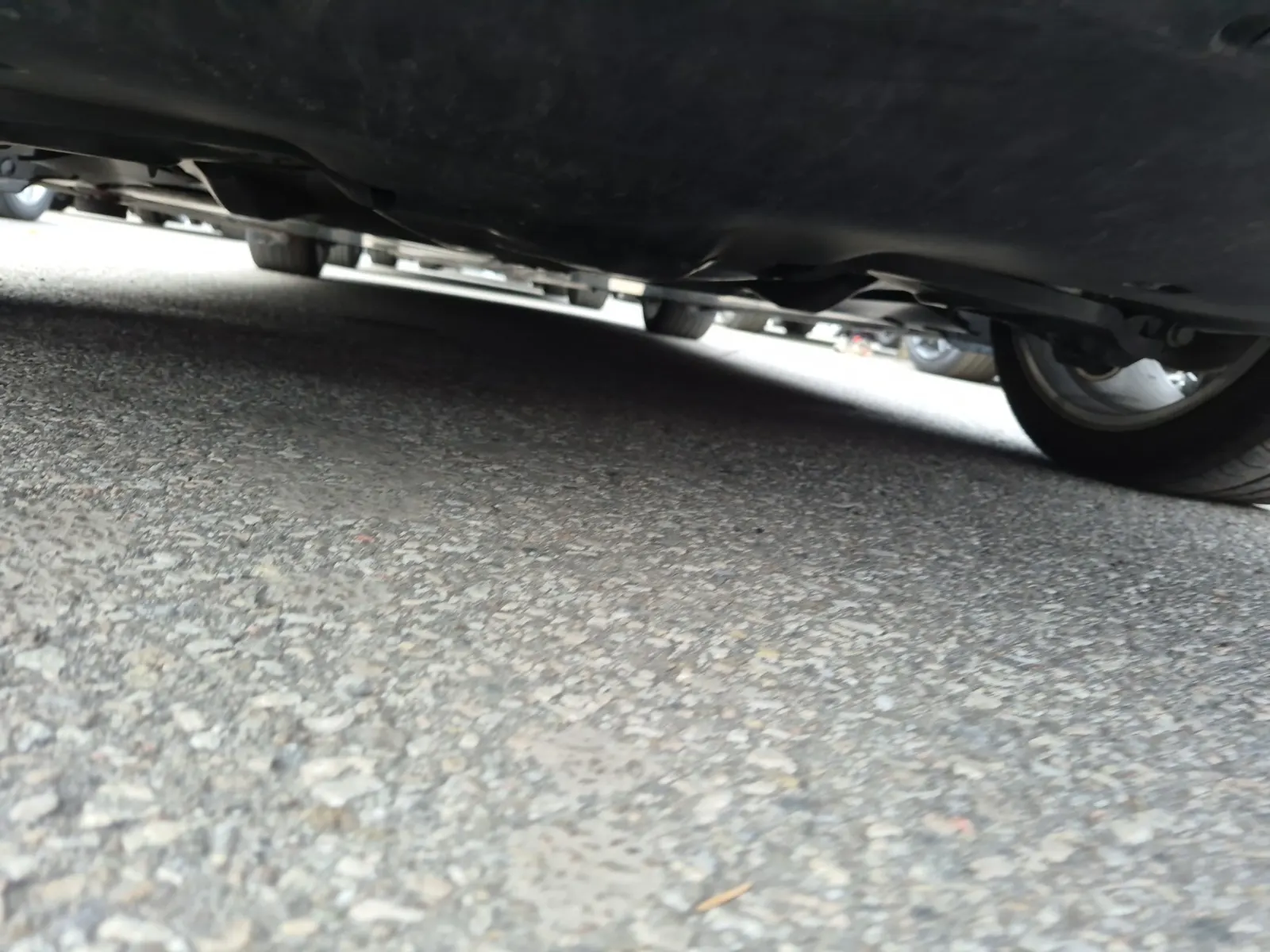 Undercarriage - Rear Photo