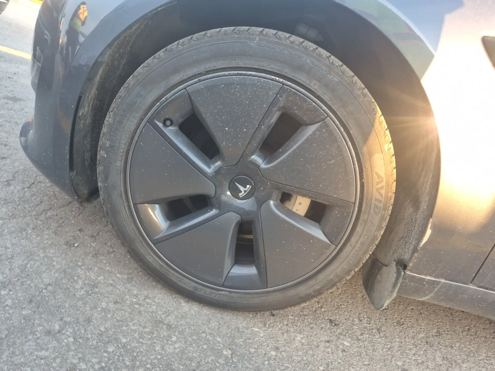 Front driver wheel/tire photo