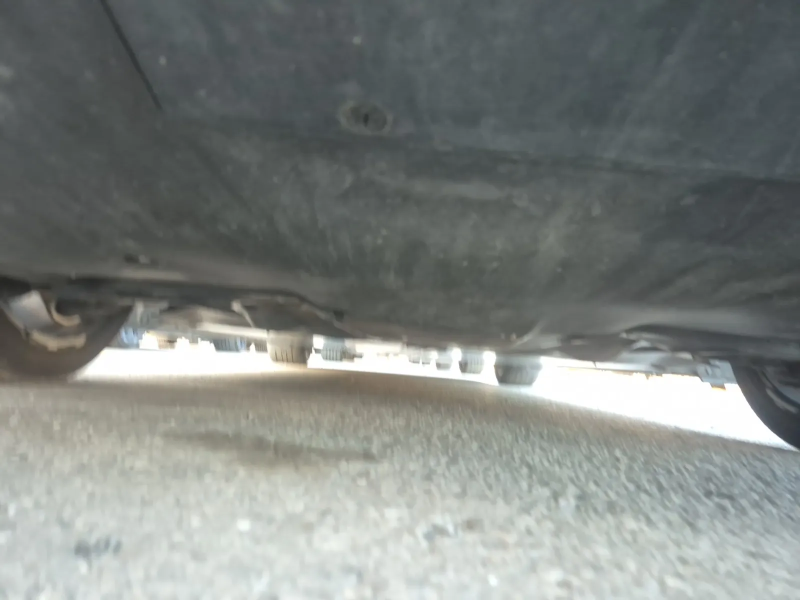 Undercarriage - Rear Photo