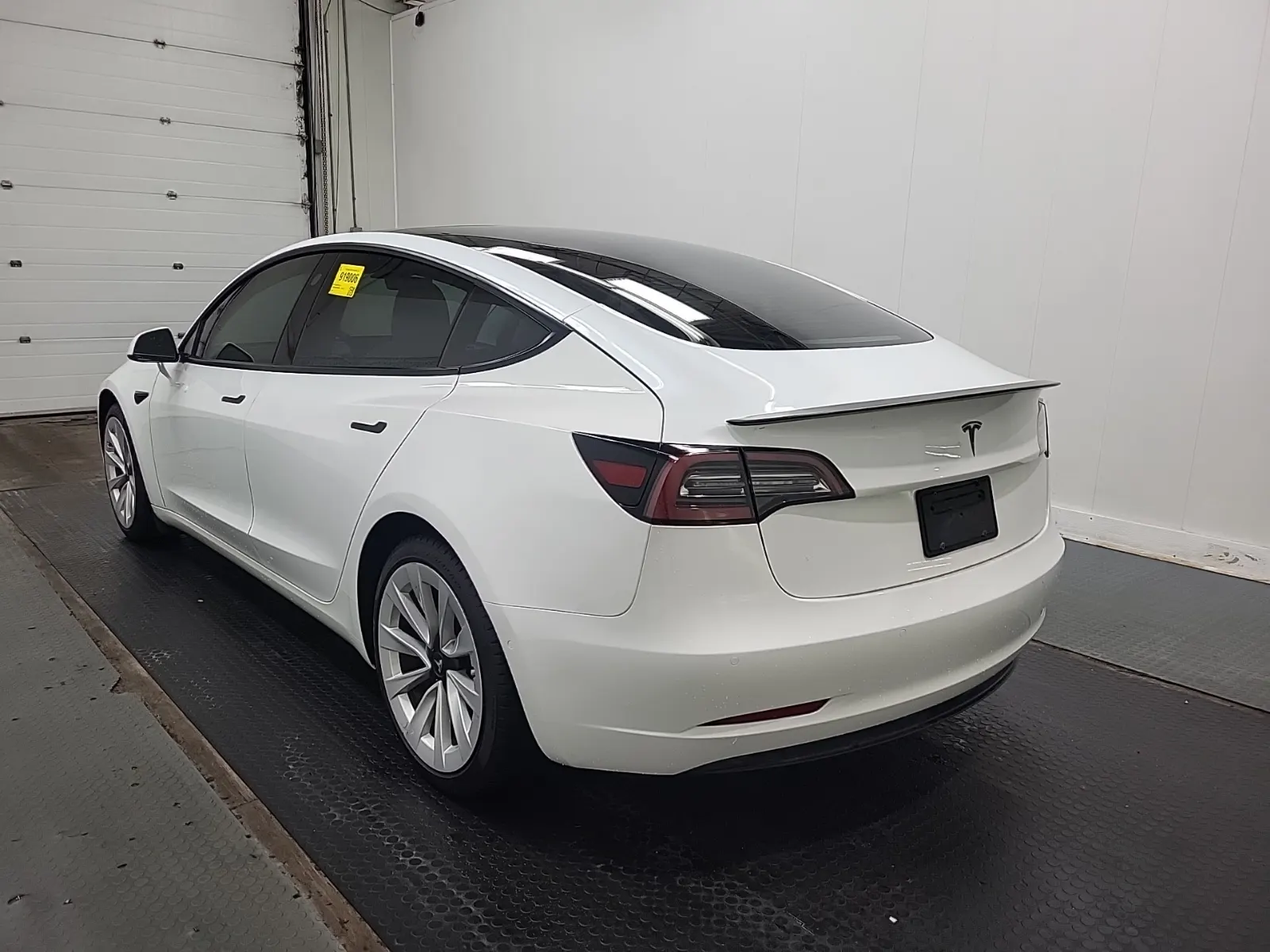 Driver Rear 3/4 Photo