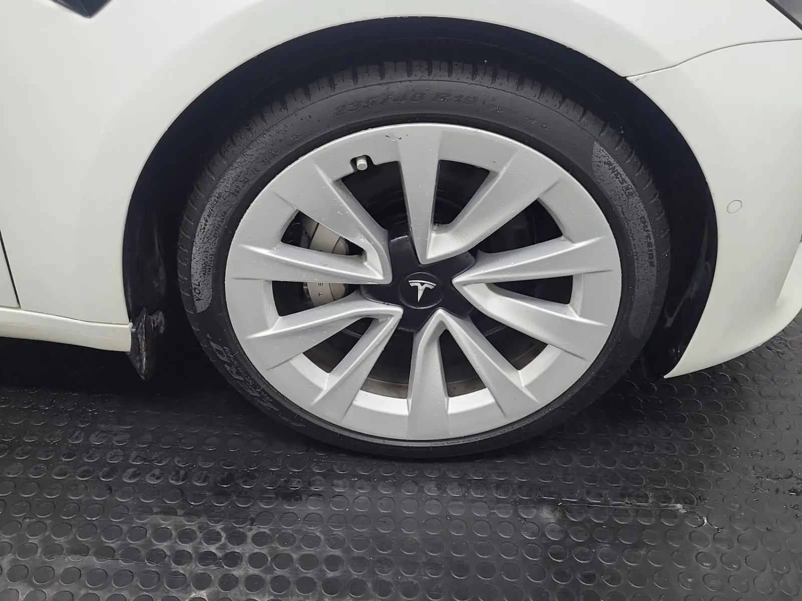 Right Front Wheel/Tire Photo