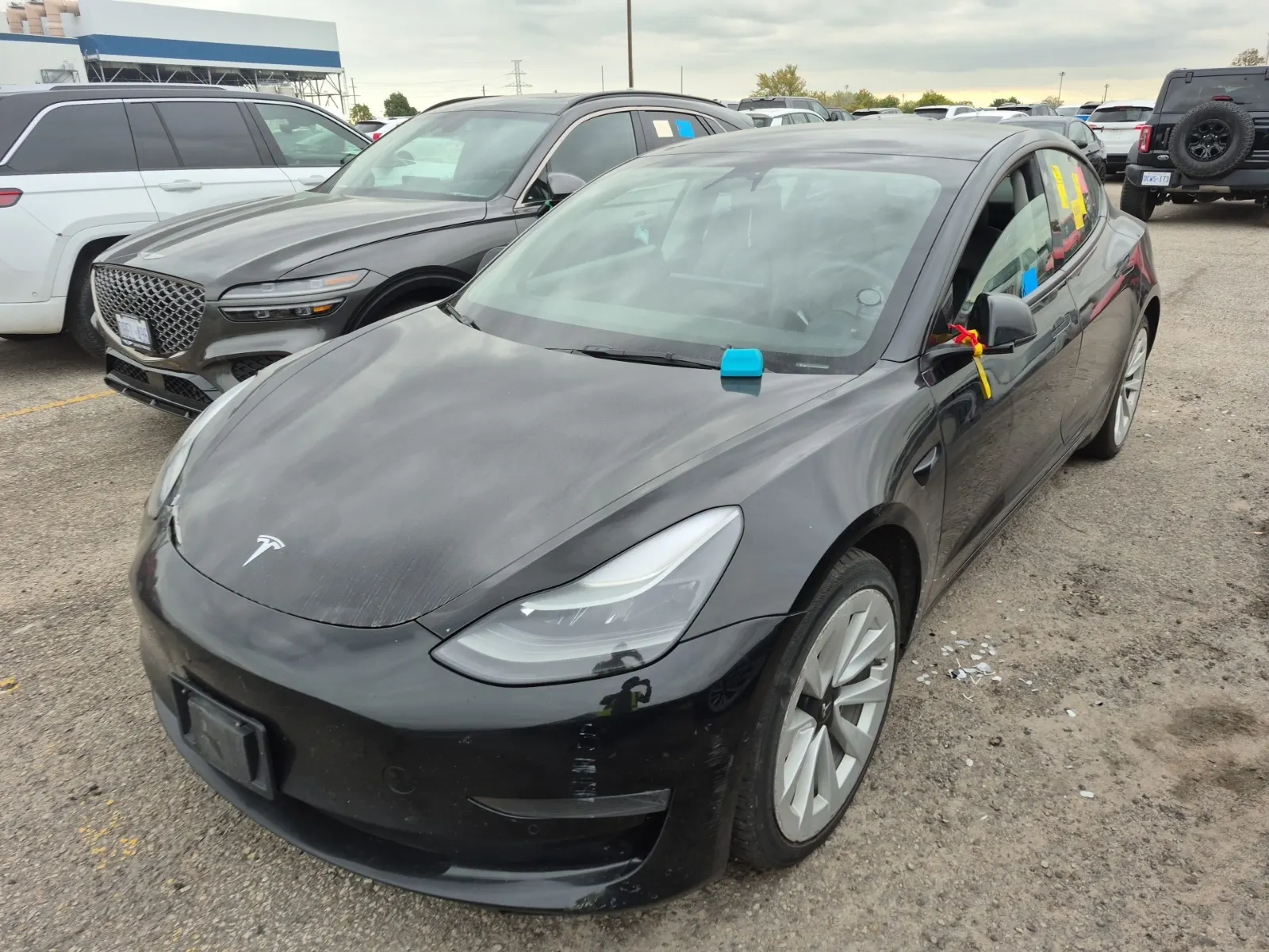 Front driver 3/4 photo