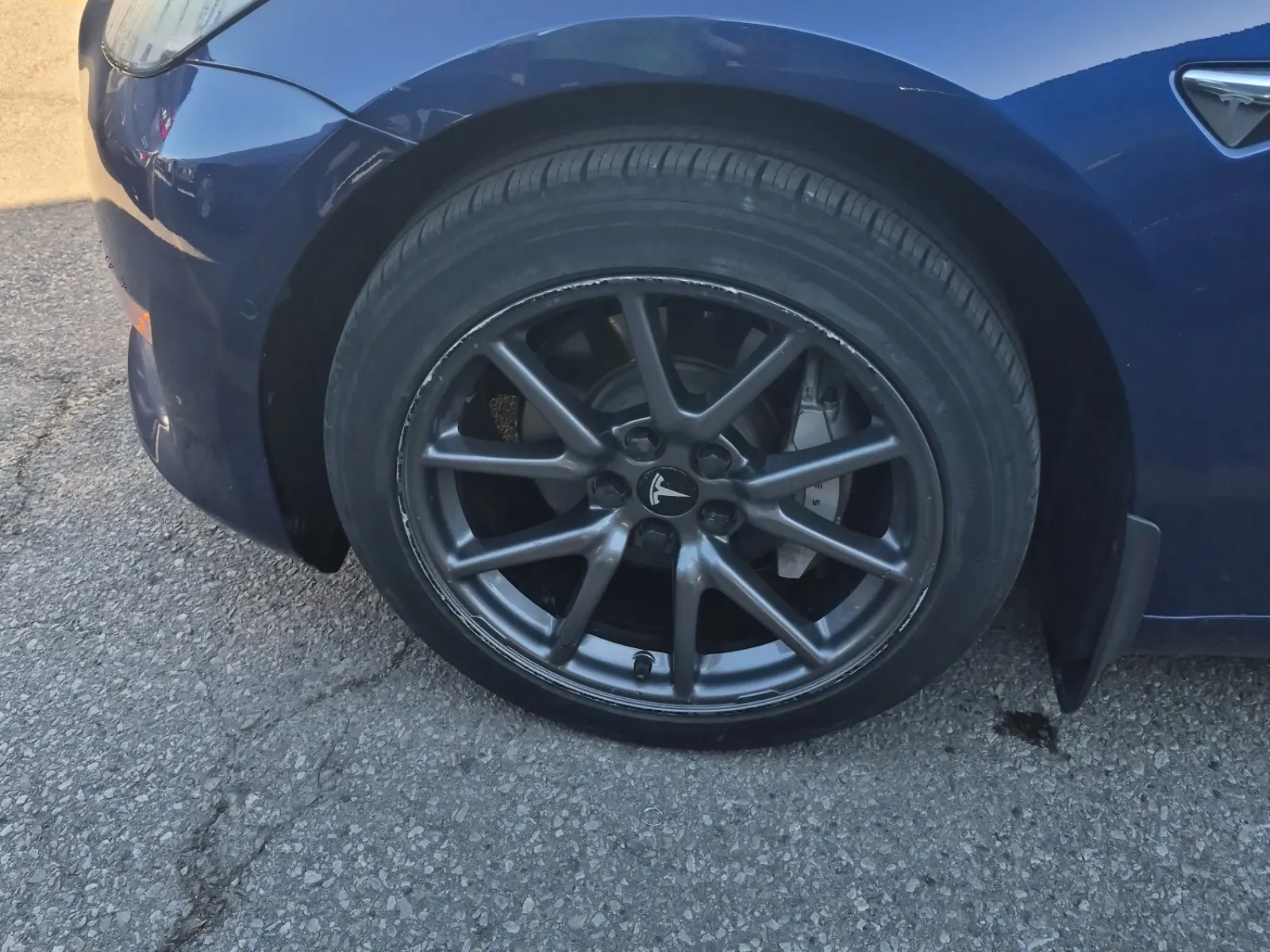 Front driver wheel/tire photo