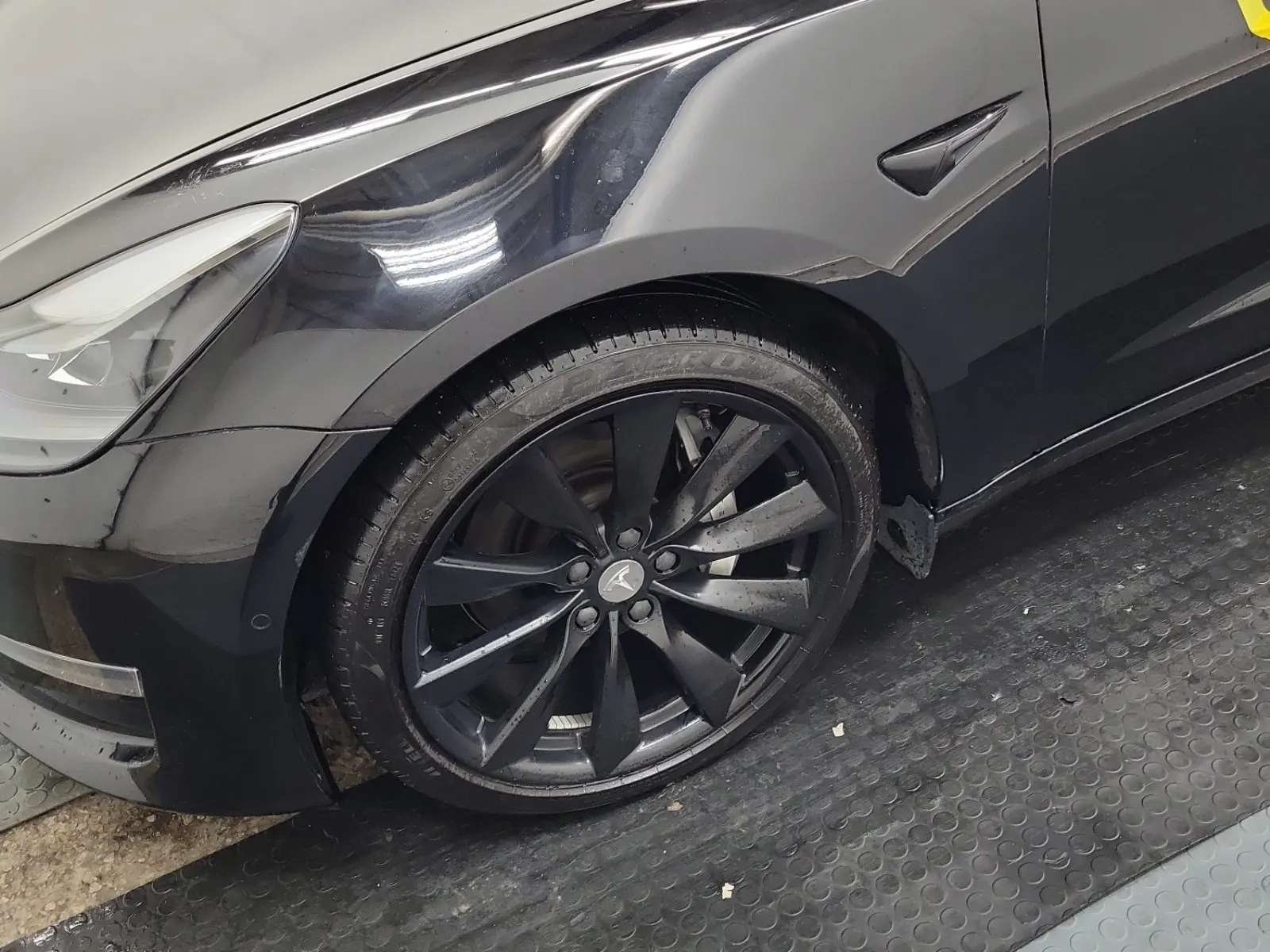 Front driver wheel/tire photo