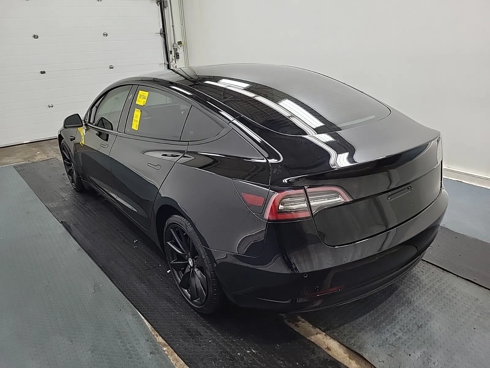 Driver Rear 3/4 Photo