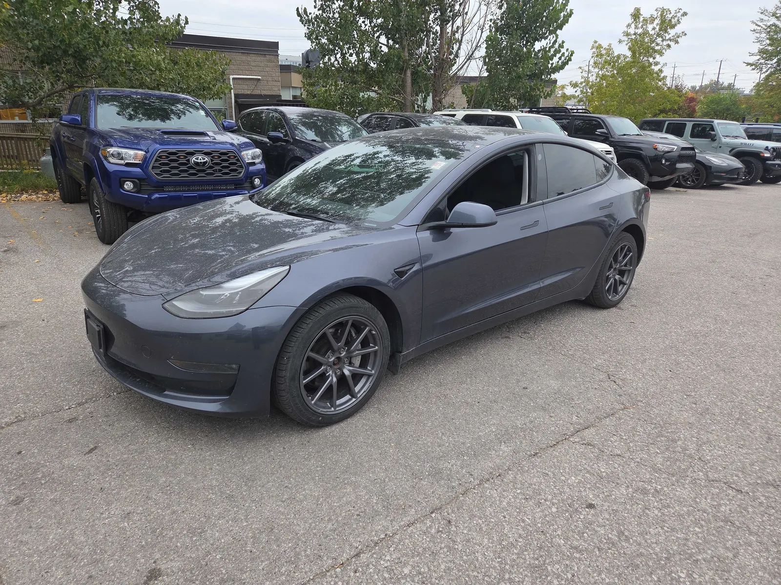 3/4 Front (Main image)