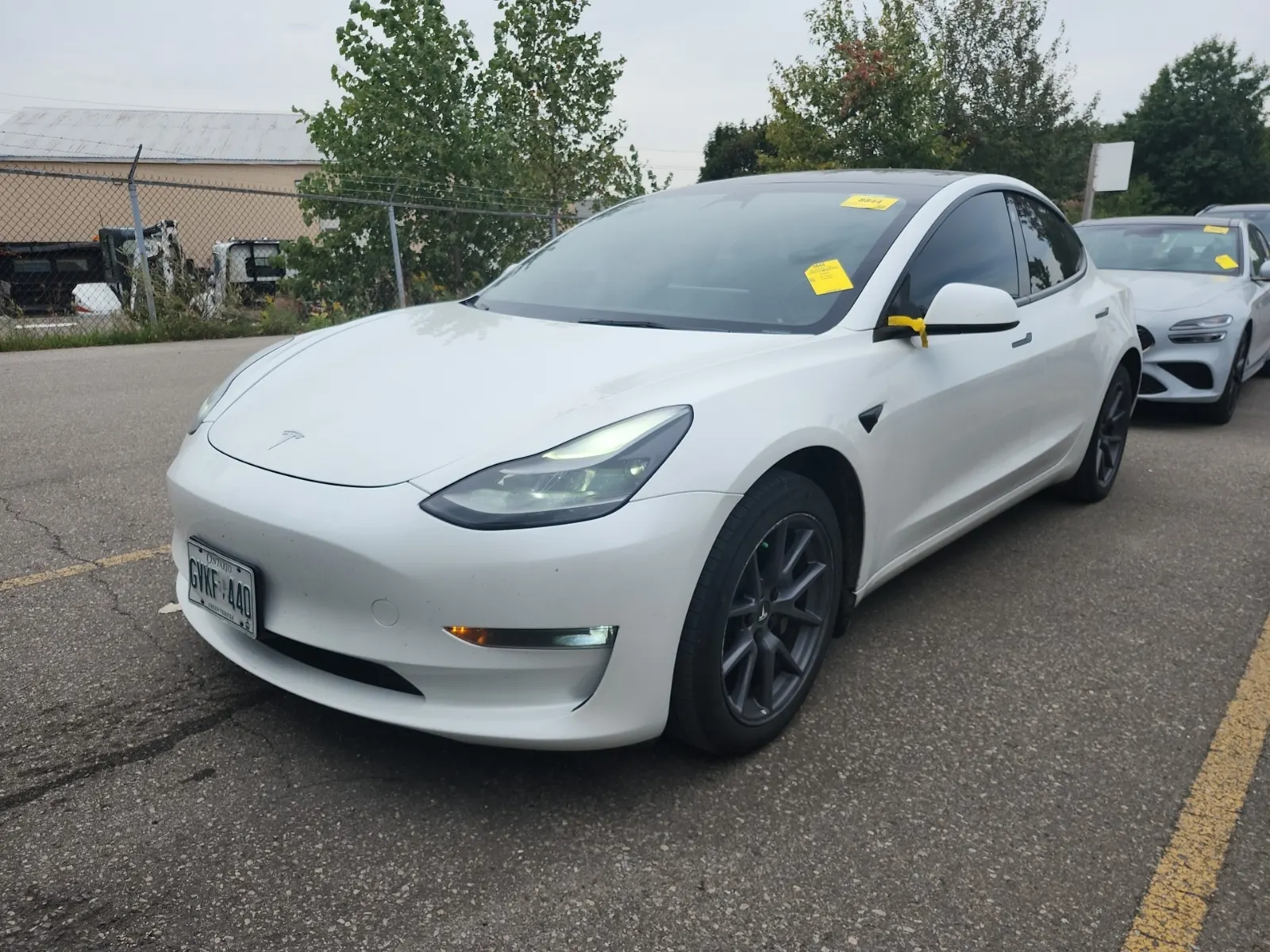 Front driver 3/4 photo