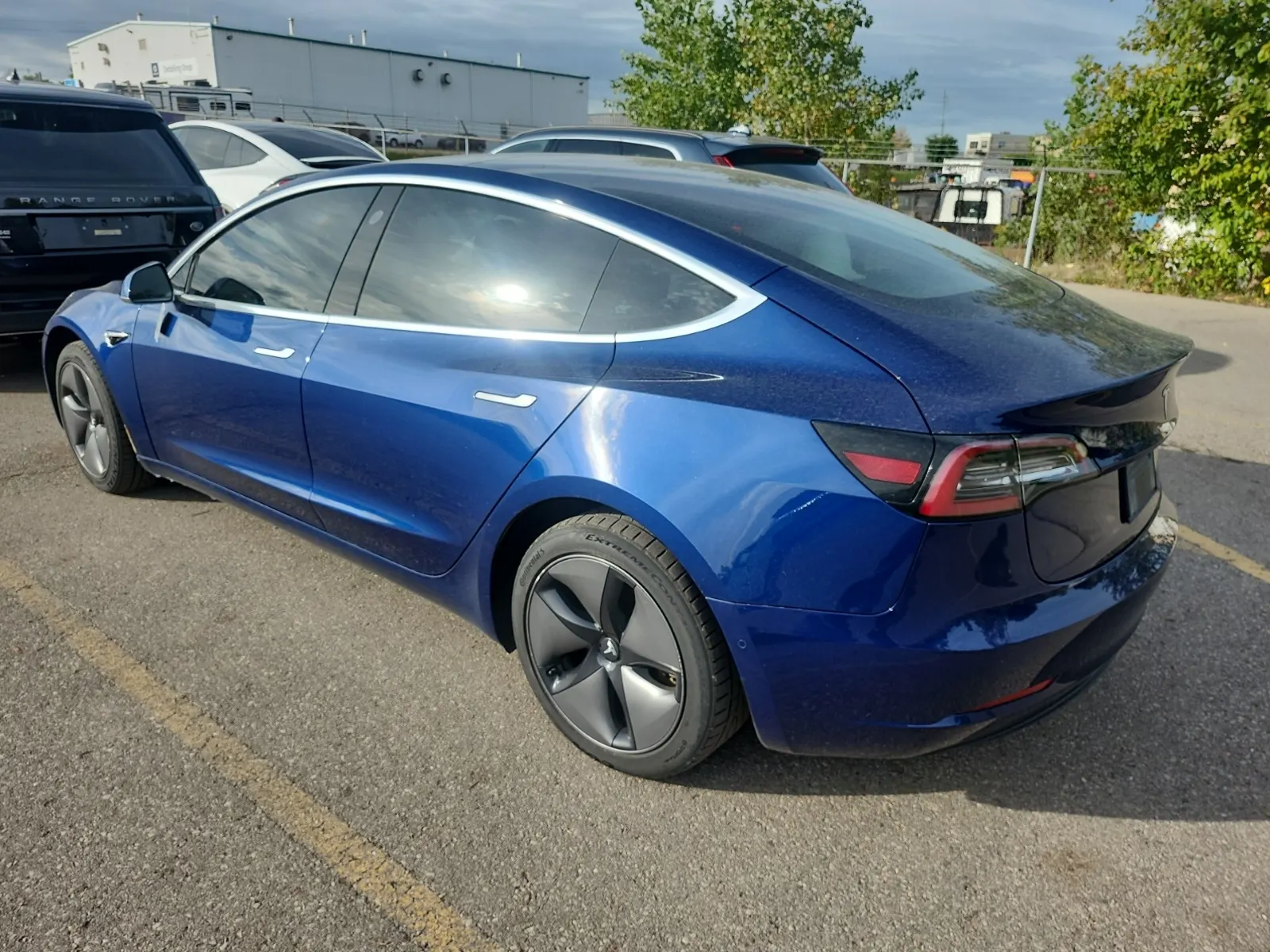 Driver Rear 3/4 Photo