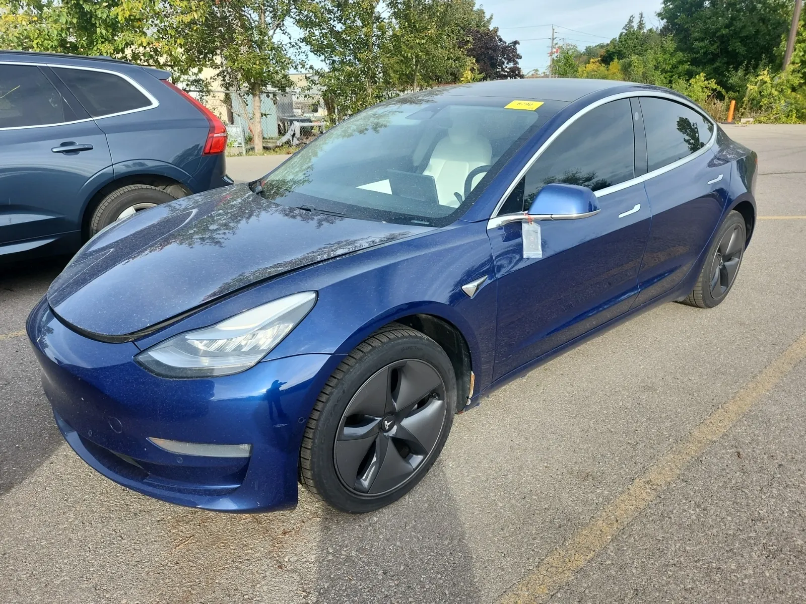 Front driver 3/4 photo