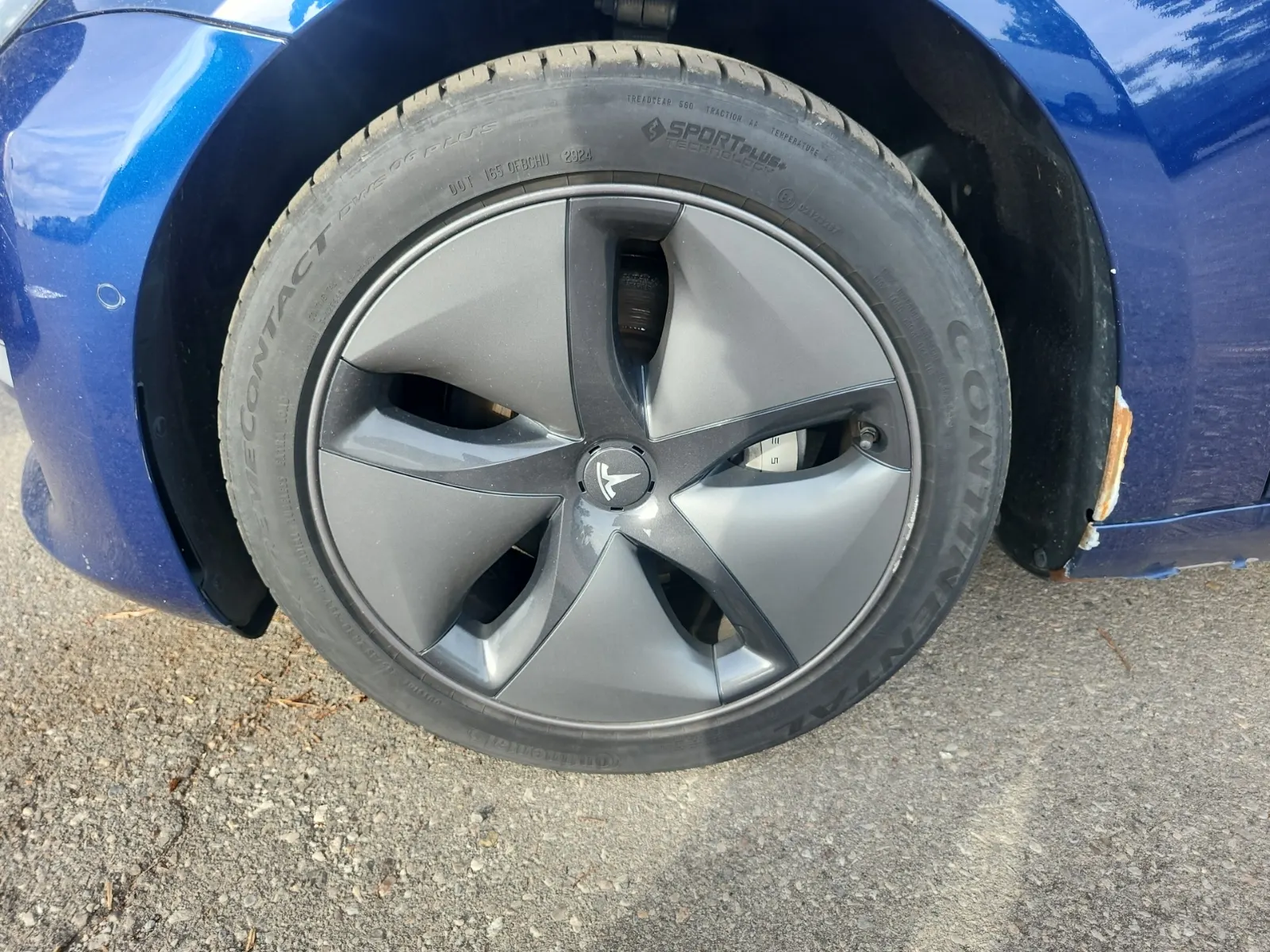 Front driver wheel/tire photo